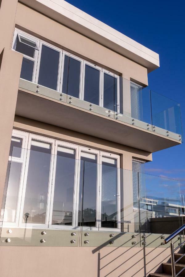 Small Bay Beach Suites Kapsztad Zewnętrze zdjęcie